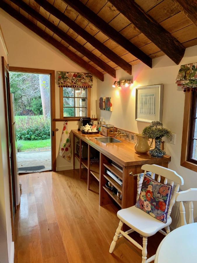 Mill Cottage - Boutique Accommodation And Garden Акароа Экстерьер фото